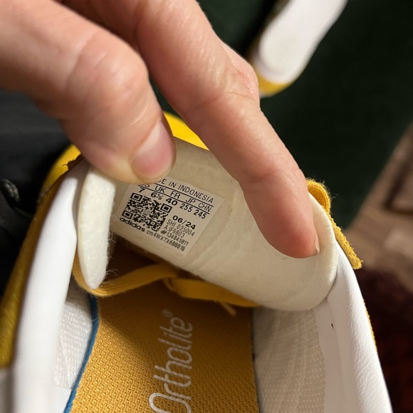 Adidas Gazelles *READ ABOUT SIZING* - Picture 4 of 4